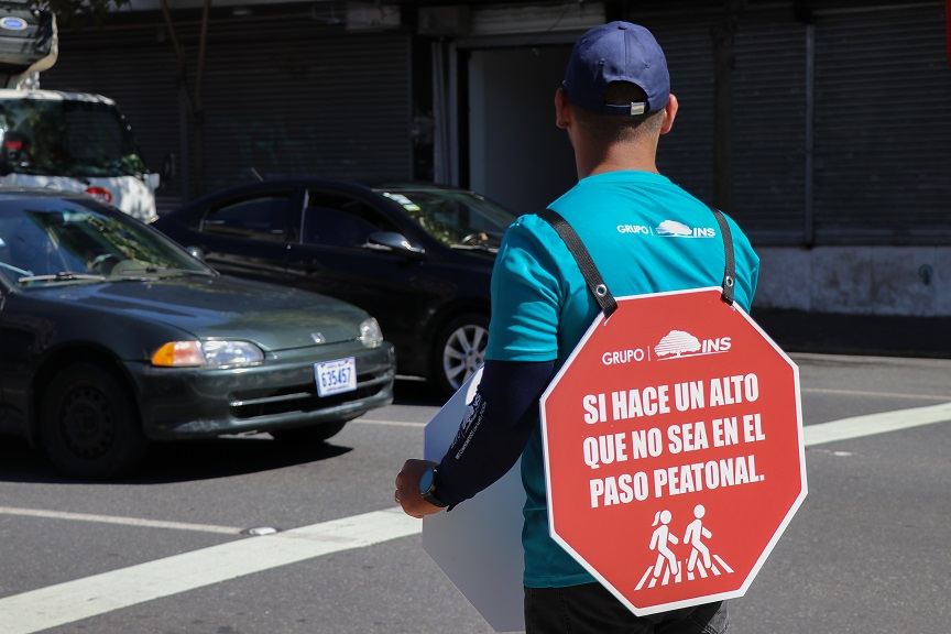En el día Internacional del peatón el INS sale a las calles para compartir mensajes de prevención