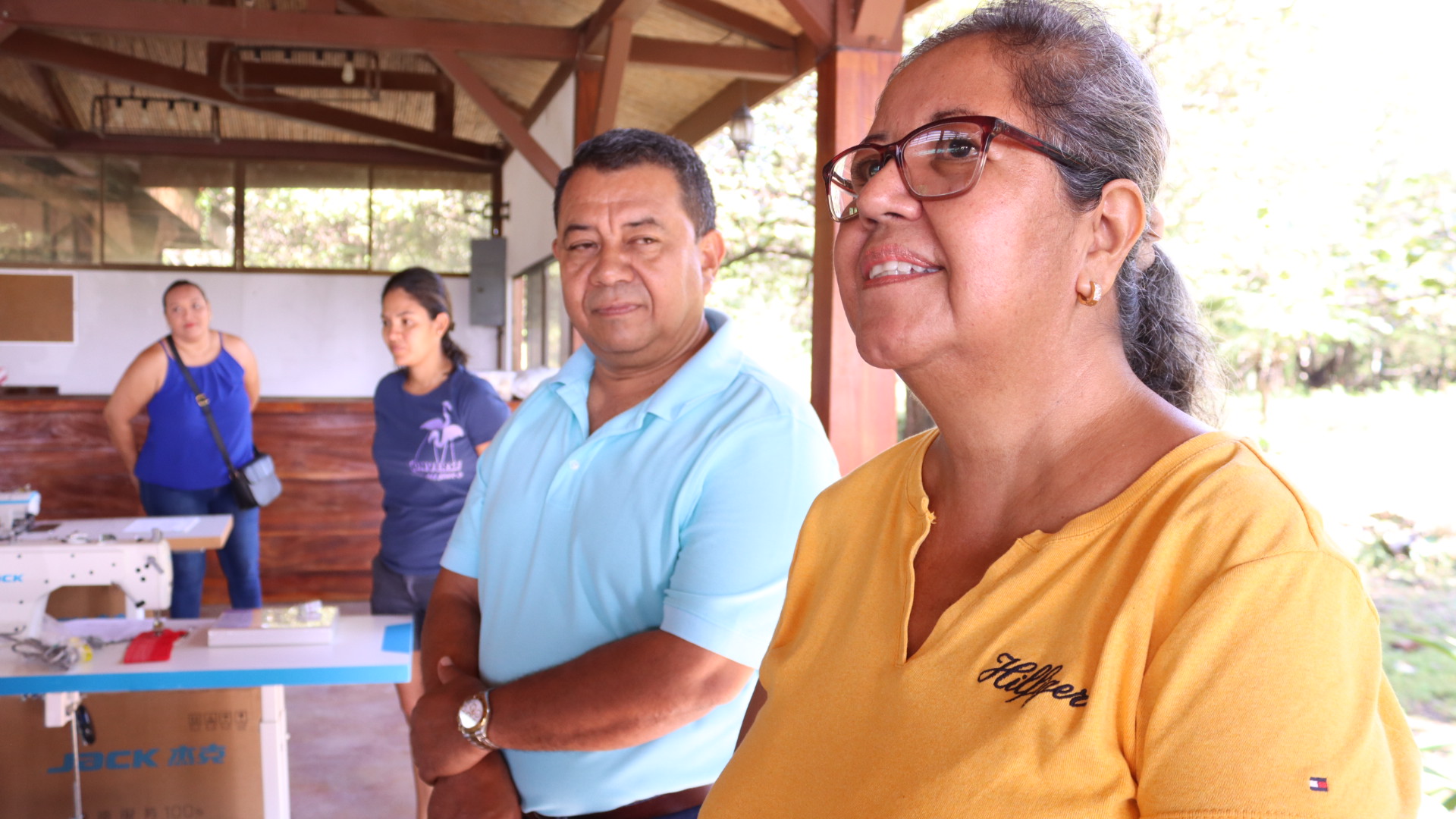 Familias de guanacaste mejoran la calidad de sus trabajos con equipos industriales donados por el INDER