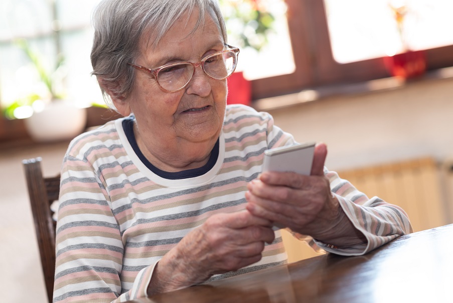 86% de personas mayores de 60 años utilizan internet y dispositivos electrónicos